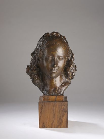 null Jean OSOUF (1898-1996)

Mask of Coralie

1935-1945

Bronze with light brown...