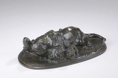  Emmanuel FREMIET (1824-1910) 
Jaguar dévorant un singe 
Bronze à patine brune. 
Signé...