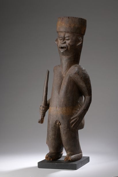null BANGWA (?) SCULPTURE, Cameroon

Wood with brown patina, accidents and missing...