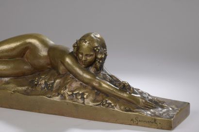 null Amadeo GENNARELLI (1881-1943)

Femme allongée

Bronze à patine dorée.

Signé...
