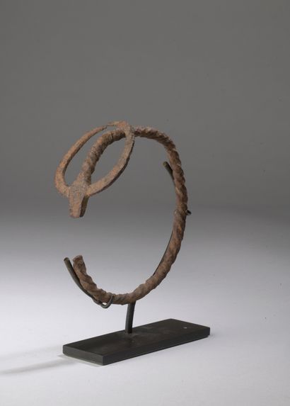 null BRACELET SENOUFO WAMORO, Ivory Coast

Wrought iron.

D. 9,5 cm 



Open bracelet,...