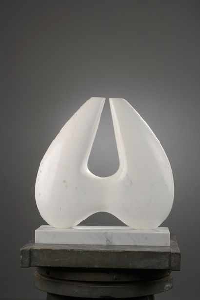 null Mircea MILCOVITCH (Born in 1941)

Opus 210

Carrara marble.

Signed on the base...