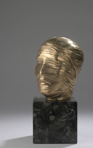 null Igor MITORAJ (1944-2014)

Secret head, circa 1984

Polished bronze signed and...