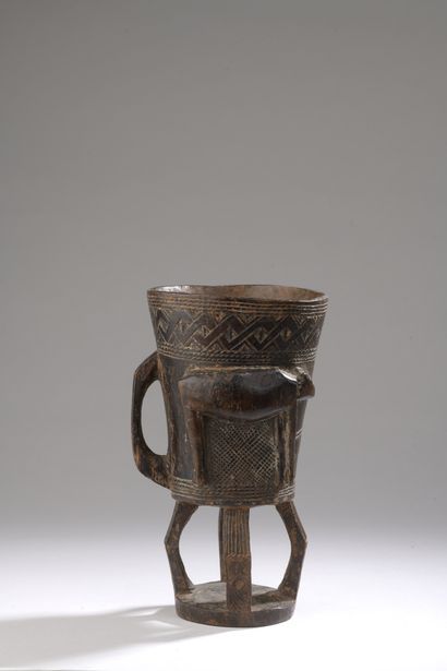 null KUBA CUP, Democratic Republic of Congo

Wood with a shiny brown patina.

H....