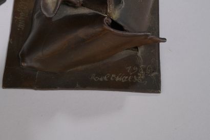 null Roel D’HAESE (1921-1996)

Sans titre, 1986

Bronze à patine foncée signé et...