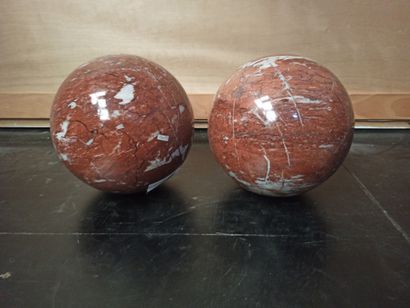 null Pair of red veined marble balls.


Diameter about 25 cm