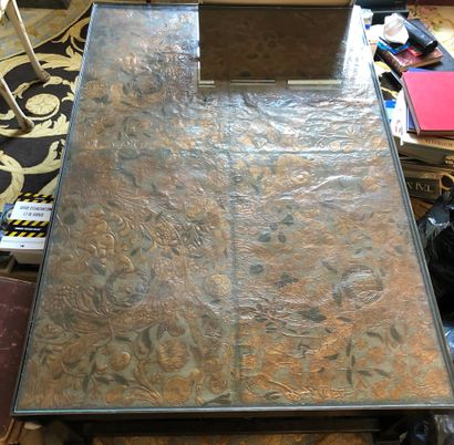 null Coffee table, wrought iron structure, Cordoba leather top (wear)


45 x 148...