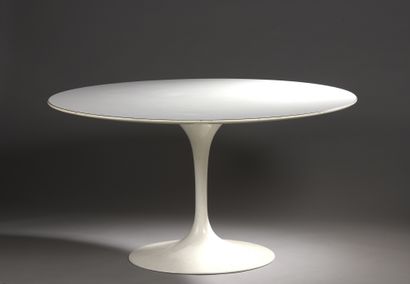 null Attributed to Knoll


Circular table with wooden top and white metal base. 


Scratches...