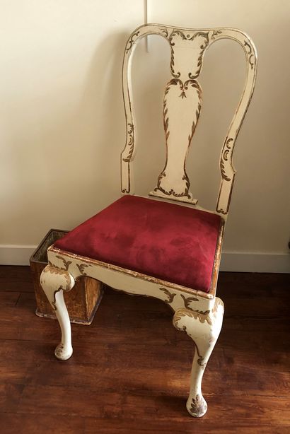 null Suite de huit chaises en bois laqué crème


Style hollandais


98 x 52 x 43...