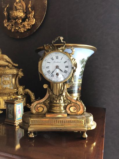 null Gilt bronze two-scroll clock. Signed Berthoud. Louis XVI style.


24 x 20 c...