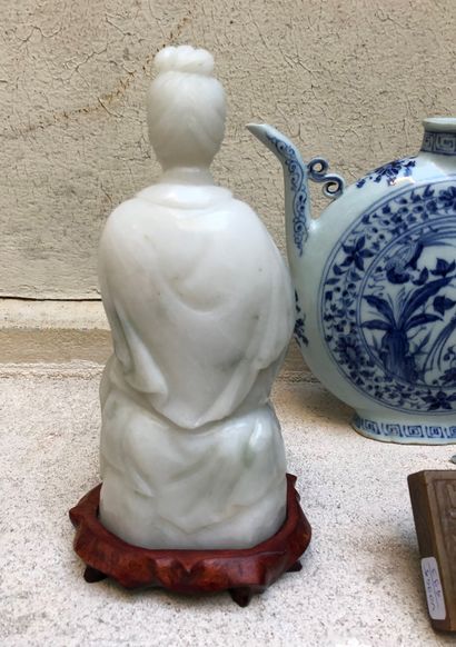 null Lot including :


- A white porcelain flat-bottomed pourer with a small heel,...