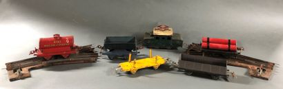 null HORNBY, MECCANO PARIS


Lot including a PO locomotive, various cars including...