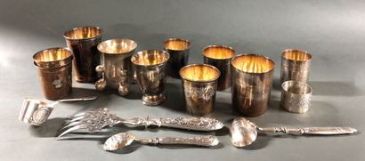 null Silver lot including : 


- 6 kettledrums 


- a napkin ring with floral decoration,...