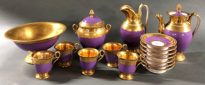 null A Paris porcelain tea set, with mauve and gilded decoration, composed of 5 cups,...