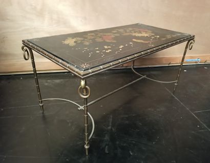 null Coffee table in brass with bamboo look. Legs joined by a spacer. Lacquered top...