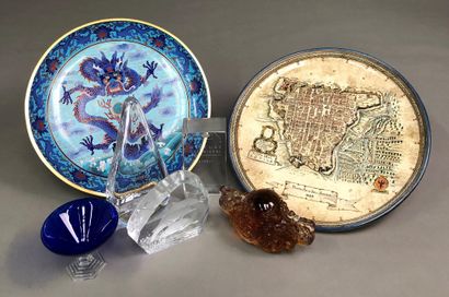 null Lot including:


- Baccarat, blue crystal bowl


- Four crystal paperweights,...