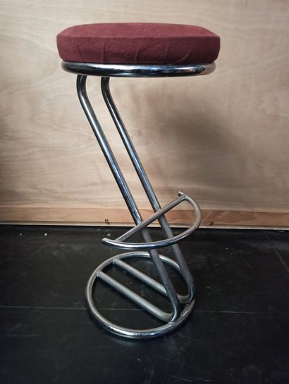 null Chromed metal stool in the Sognot style.


H. 82 cm