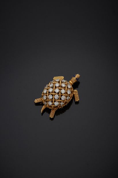 null CARTIER Paris - Clip en or jaune 18K 750‰, représentant une tortue dont la carapace...