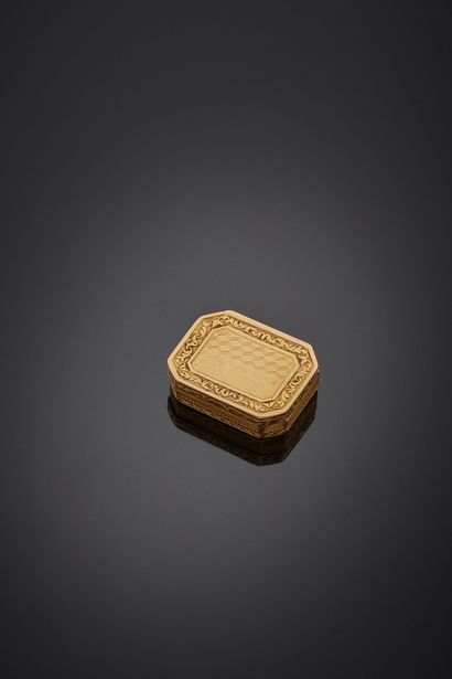 null An 18K yellow gold 750‰ pill box, of rectangular shape with cut sides, the guilloche...