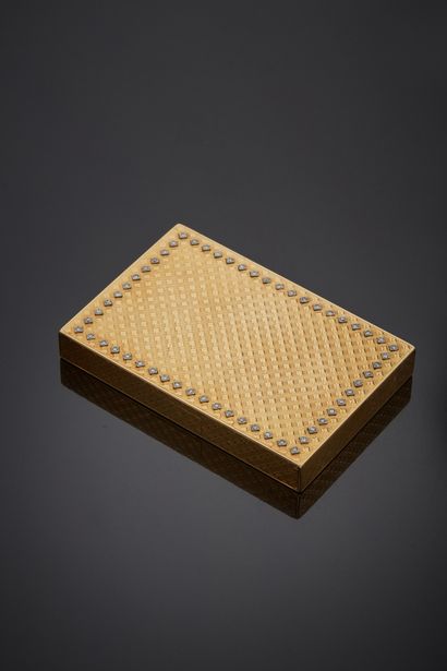 null VAN CLEEF & ARPELS - Two-tone 18K gold 750‰ Louis XVI model poudrier, of rectangular...