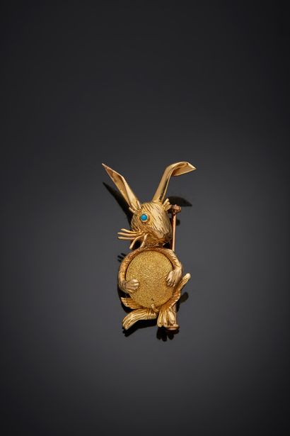 null BOUCHERON - 18K yellow gold 750‰ lapel clip in the form of a rabbit, the abdomen...