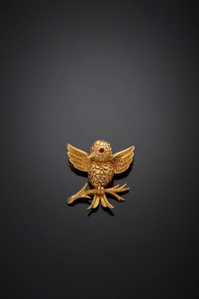 null BOUCHERON - Broche en or jaune 18K 750‰ en forme d’oiseau « liberté » les ailes...