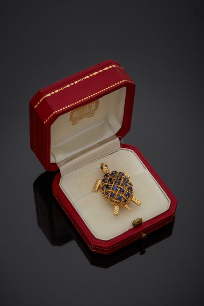 null CARTIER Paris - Clip en or jaune 18K 750‰, représentant une tortue dont la carapace...