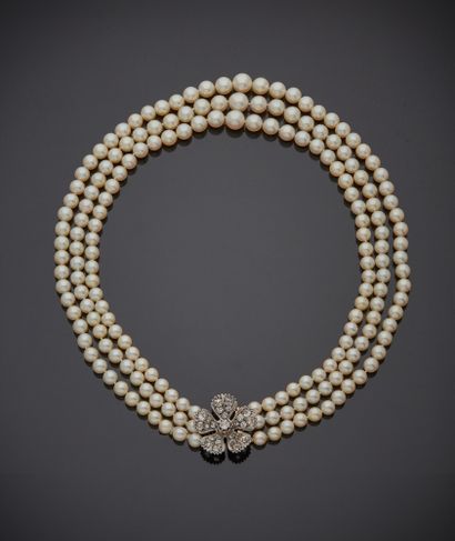 null Necklace of 187 cultured pearls composed of three rows in drop, strung on knotted...