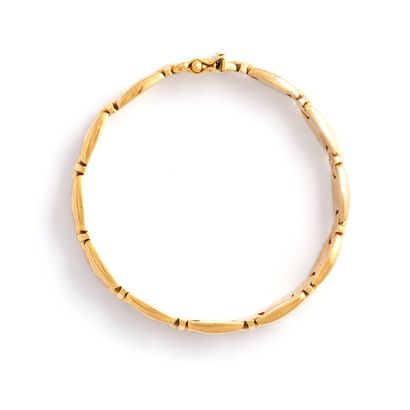 null Bracelet in yellow gold 18K 750/1000.

Length: 18.50 cm. Thickness: 0.80 cm.

Gross...