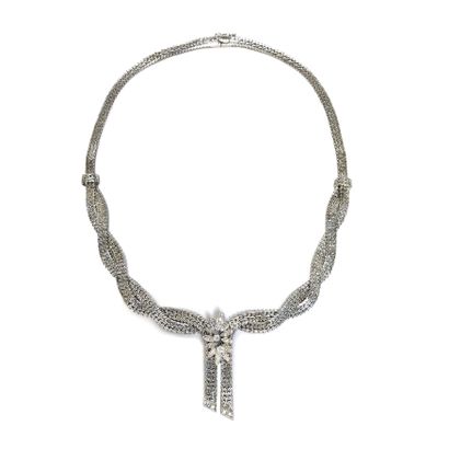 null Necklace in 18K white gold 750/1000th holding a central modifier set with diamonds.

Gross...