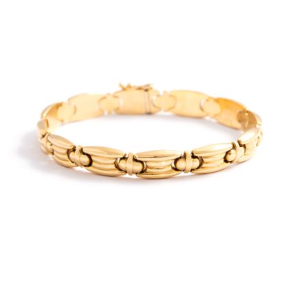 null Bracelet in yellow gold 18K 750/1000.

Length: 18.50 cm. Thickness: 0.80 cm.

Gross...
