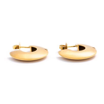 null Earrings in 18K yellow gold 750/1000th with a round diamond.

Dimensions: 2.50...