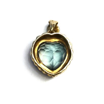 null Fred.

18K yellow gold heart pendant holding an aquamarine.

Signed Fred.

Gross...