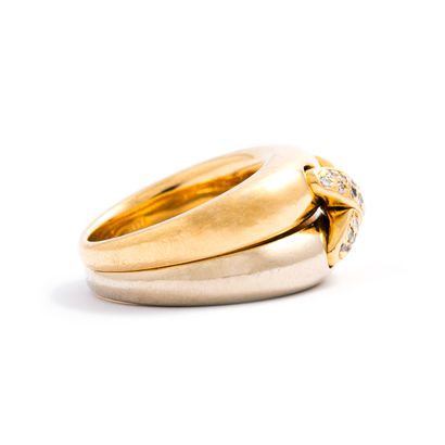 null Chaumet.

Yellow and white gold ring centered with a link motif set with round...