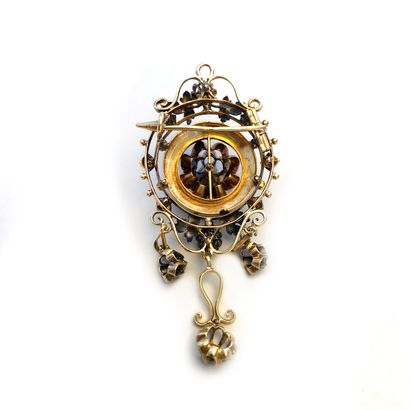 null Brooch - pendant in 18K yellow gold 750/1000 set with rose-cut diamonds.

Gross...