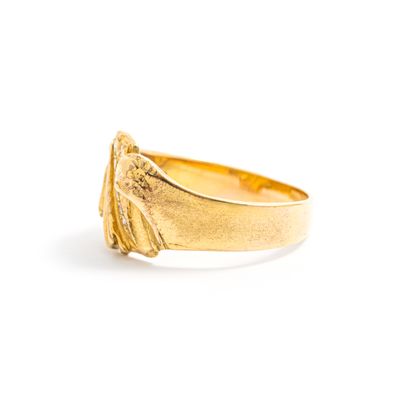 null Ring in 18K yellow gold 750/1000th set with round diamonds.

Width of the central...