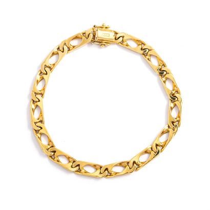 null Chain bracelet in yellow gold 18K 750/1000.

Length: 19.00 cm. Thickness: 0.60...