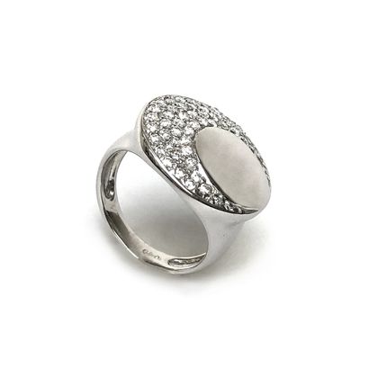 null Bague en or blanc 18K 750/1000ème sertie de diamants ronds.

Taille de doigt:...