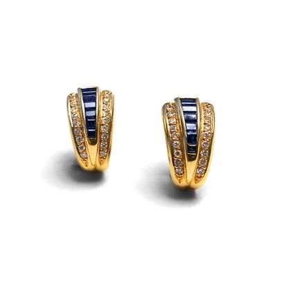 null Pair of earrings in 18K yellow gold 750/1000 set with calibrated sapphires and...