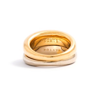 null Chaumet.

Yellow and white gold ring centered with a link motif set with round...