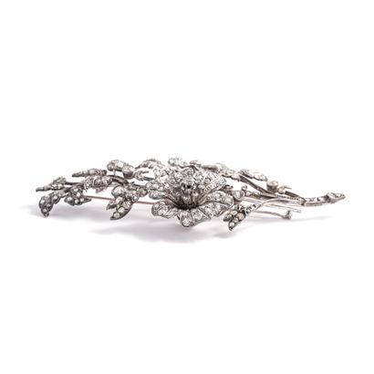 null Broche fleur importante dite "trembleuse" en or et argent.

Fin 19ème siècle.

Longueur:...