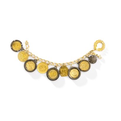 null Lalaounis.

Bracelet chaine en or jaune 14K 585/1000ème retenant des pendentifs...