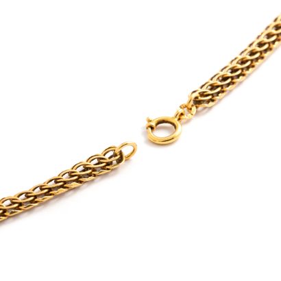 null Necklace chain in yellow gold 18K 750/1000.

Length: 60.00 cm. Width: 1.00 cm.

Gross...