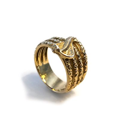 null 
A cobra snake ring in 14k yellow gold set with diamonds.





Finger size:...