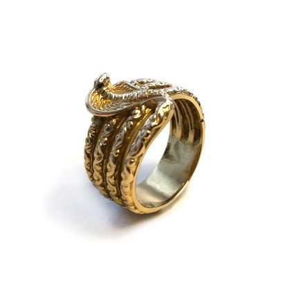 null 
A cobra snake ring in 14k yellow gold set with diamonds.





Finger size:...