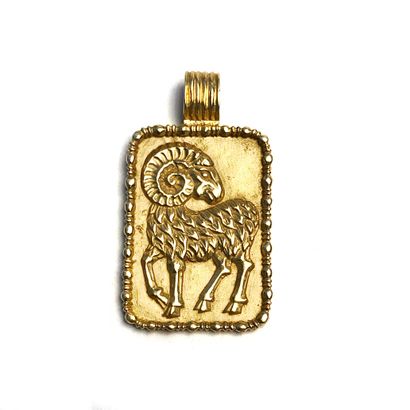 null Fred.

Pendant representing the astrological sign of Aries in 18K yellow gold...