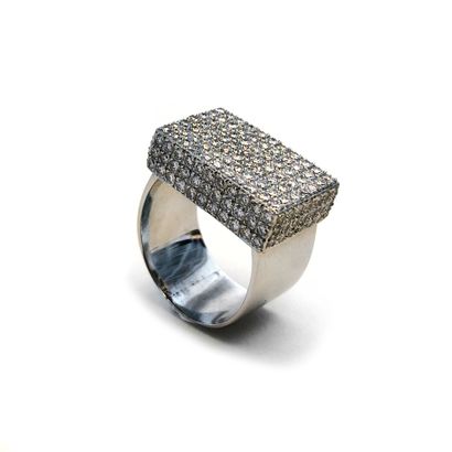 null Ring in 18K white gold paved with round diamonds.

Finger size: 58.

Gross weight:...
