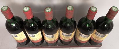 null 6 bottles Château MONBOUSQUET - Saint Emilion Grand Cru 1975 

Slightly stained...