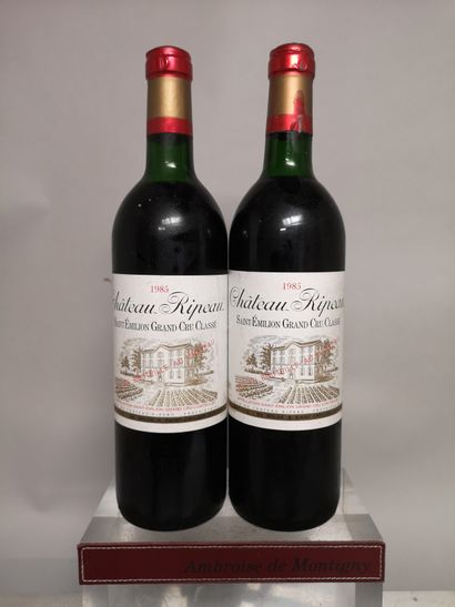 null 2 bouteilles Château RIPEAU - Saint Emilion Grand Cru Classé 1985 

Étiquettes...