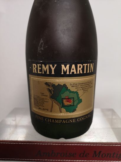 null 1 bottle COGNAC Fine Champagne "V.S.O.P. - REMY MARTIN 

Label slightly damaged....